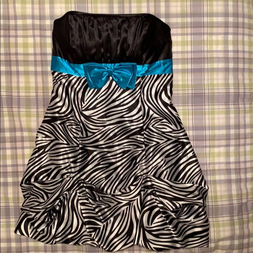 Juniors Black & White Striped With a Blue Bow